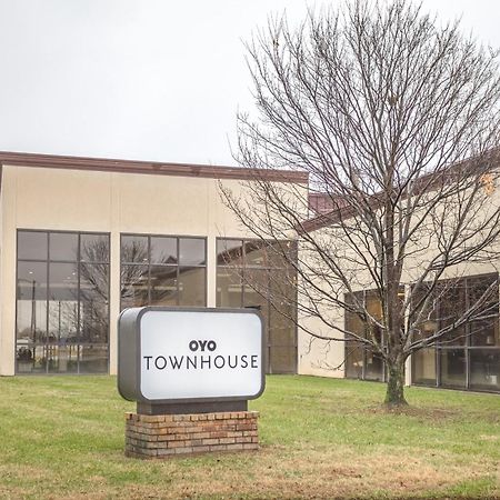 Hotel Oyo Townhouse Owensboro West Esterno foto